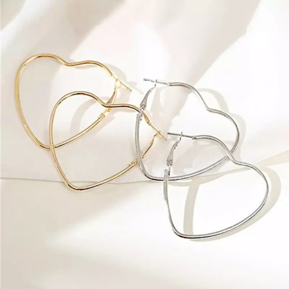 ⚜️[𝟯/$𝟭𝟴]⚜️Big Gold Heart Hoop Earrings NEW - Picture 6 of 9